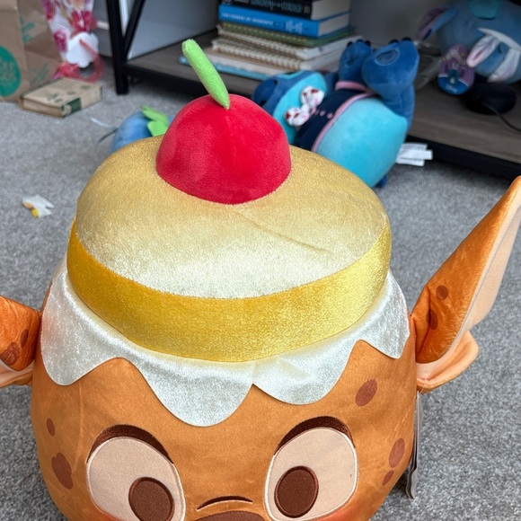 Disney Munchlings Pineapple Upside Down Cake Stitch NWT - Picture 2 of 11